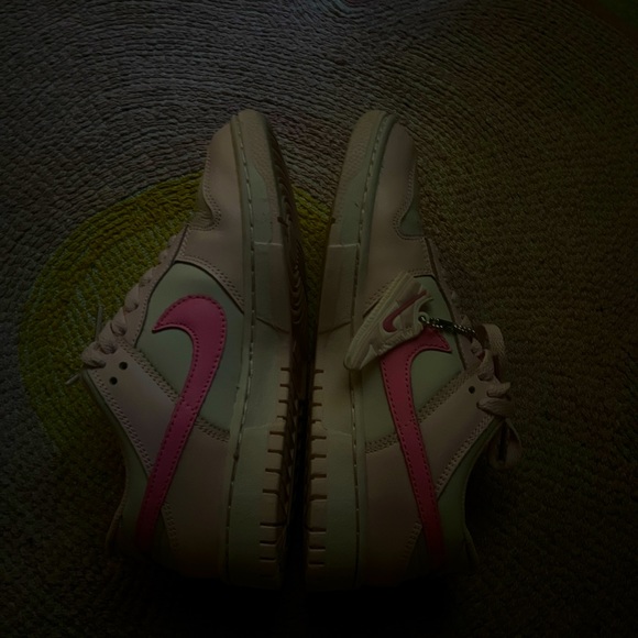 neon pink dunks